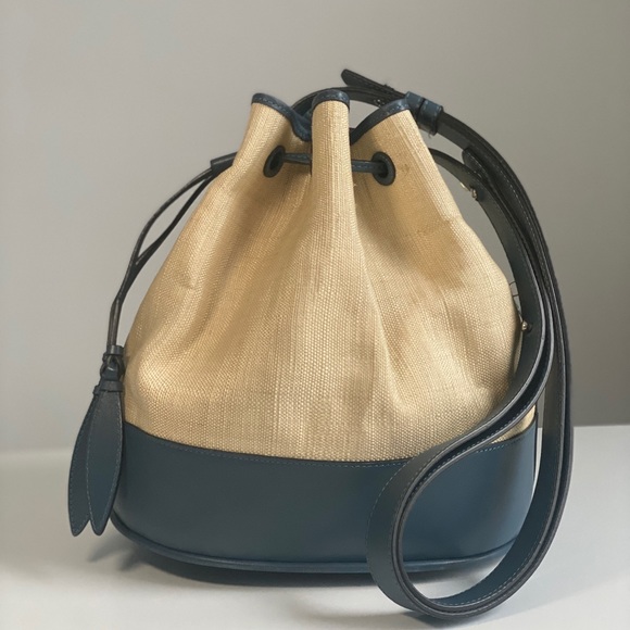 Shoulder & Crossbody Large Drawstring Bucket Bag - Picture 2 of 4